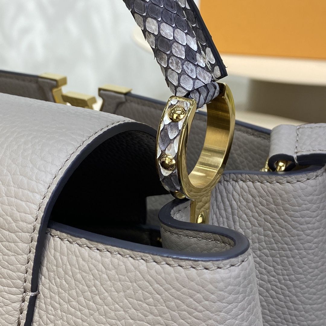 #m92800 l**is V*t*n capucines mm handbag