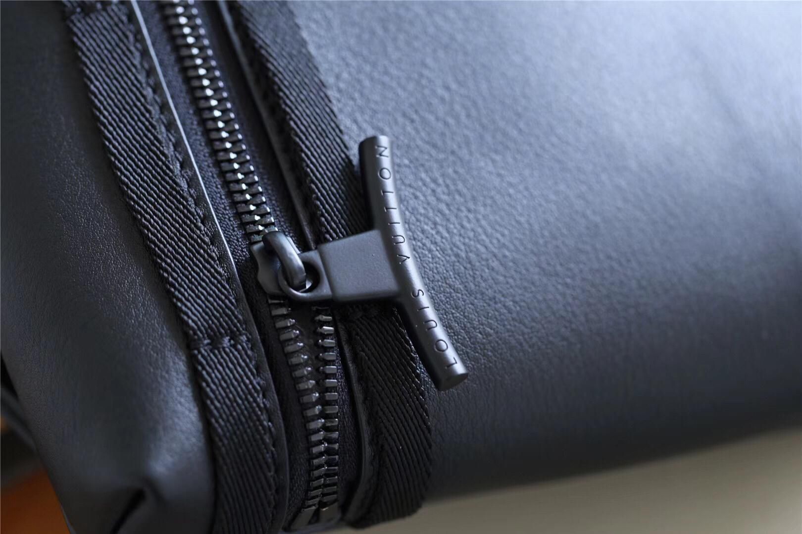 #m52176 l**is V*t*n 2018 men messenger pm-dark infinity leather