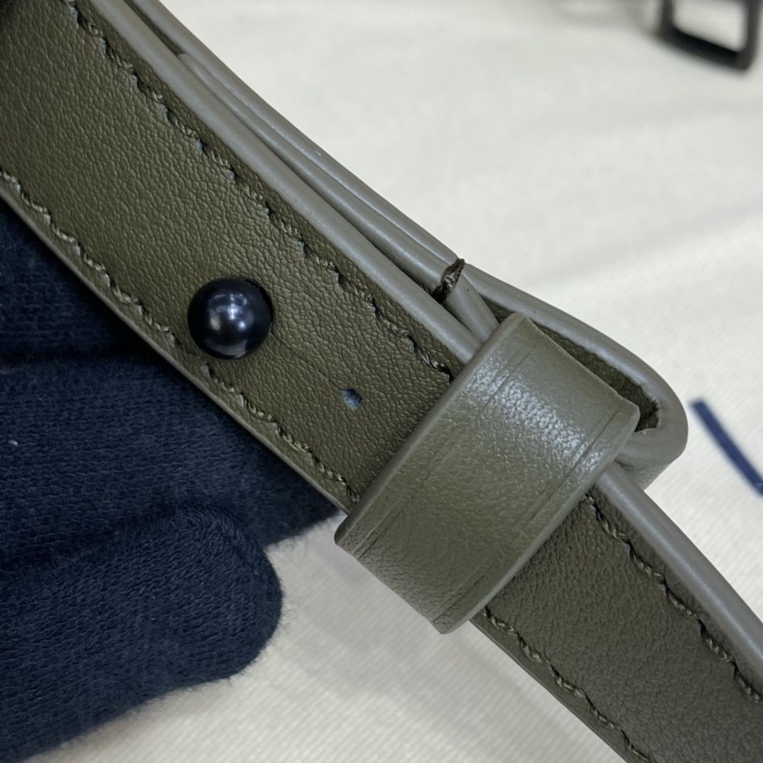 #m57961 l**is V*t*n monogram seal keepall xs-khaki