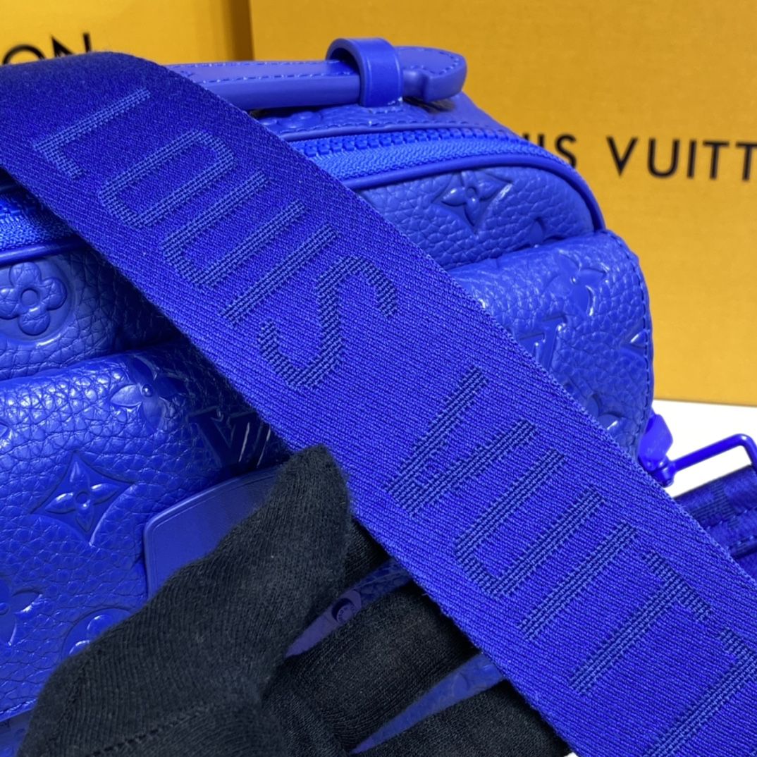 #m58488 l**is V*t*n monogram embossed taurillon leather s lock messenger-blue