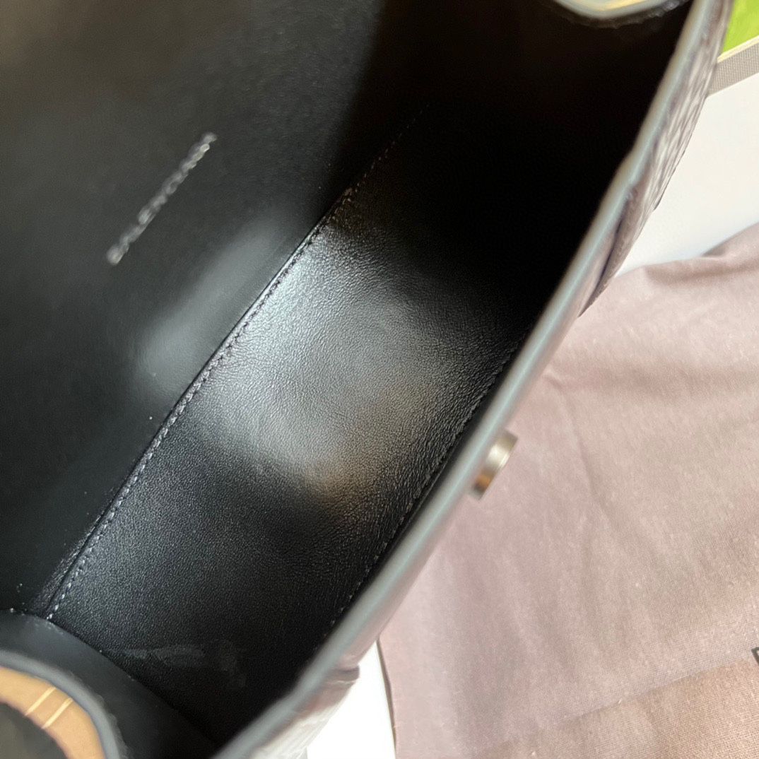 Ba*len*cia*ga hourglass xs handbag crocodile embossed in black