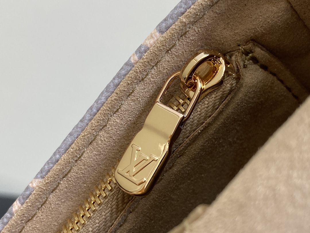 #m12778 l**is V*t*n monogram wallet on chain ivy