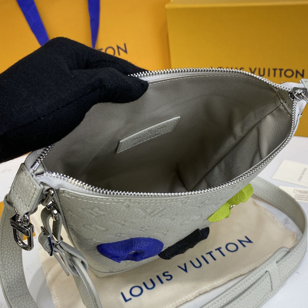#m20875 l**is V*t*n monogram virgil abloh’s “climbing” hobo cruiser pm
