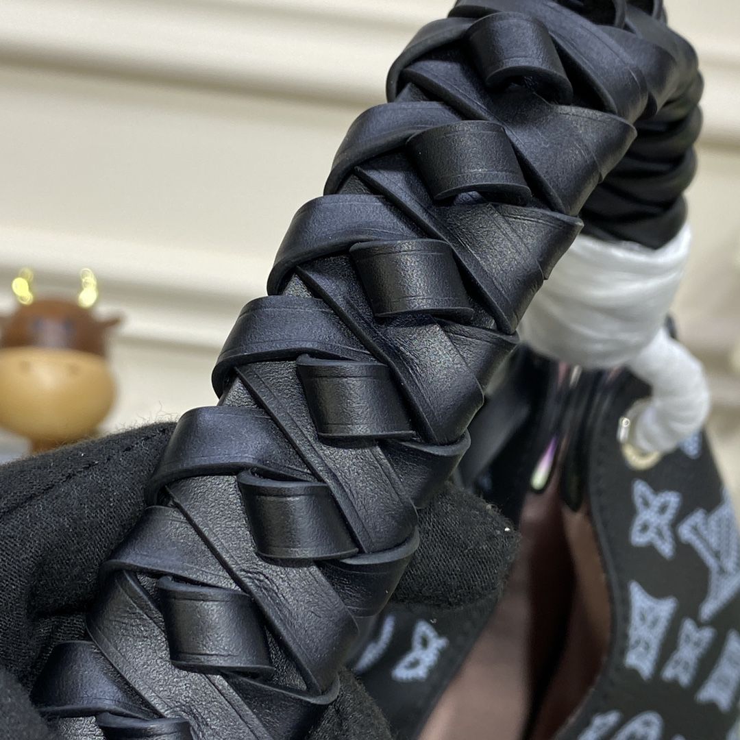 #m21299 l**is V*t*n mahina carmel hobo bag