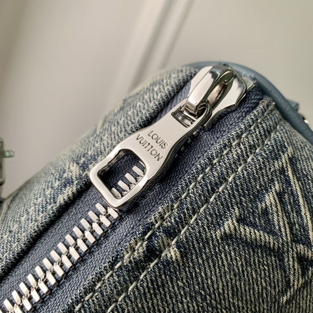 m22762 l**is V*t*n washed denim keepall bandoulière 25 handbag