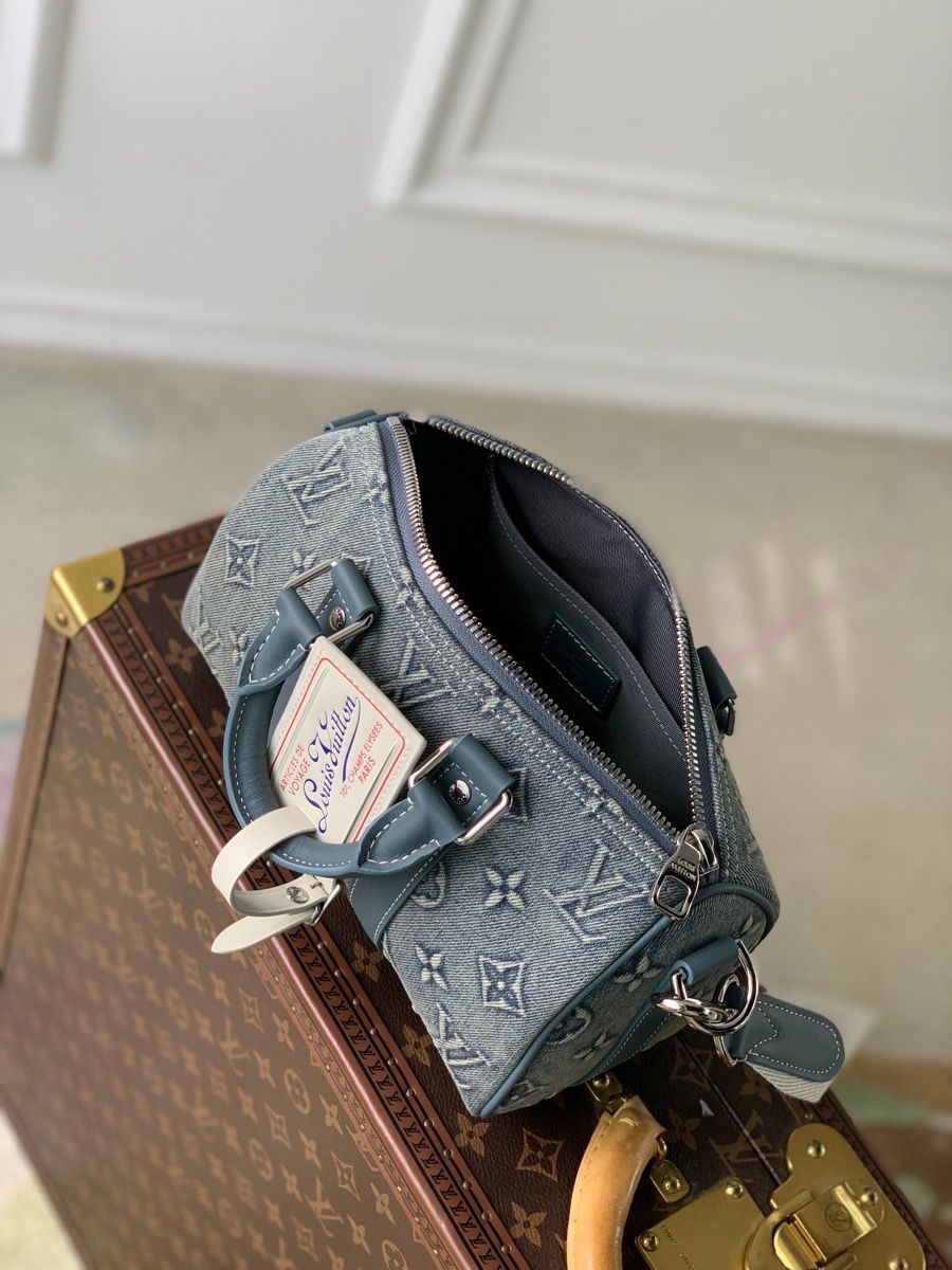 m22762 l**is V*t*n washed denim keepall bandoulière 25 handbag