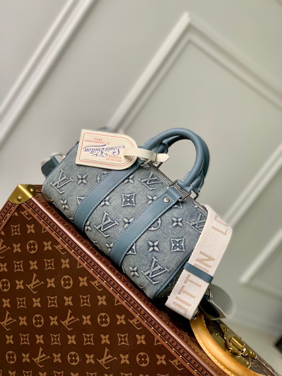 m22762 l**is V*t*n washed denim keepall bandoulière 25 handbag