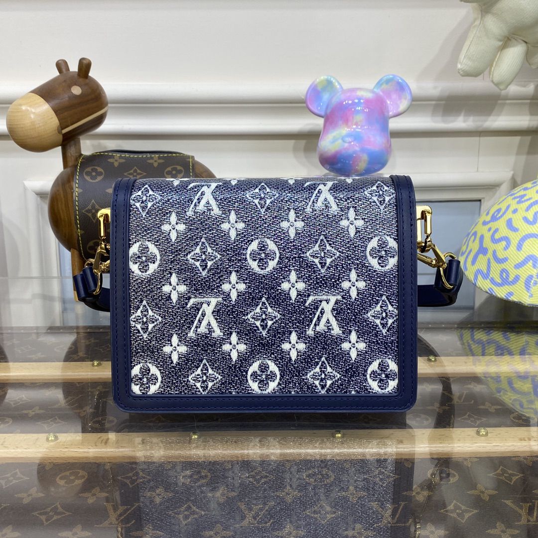 #m22826 l**is V*t*n monogram mini dauphine handbag-blue