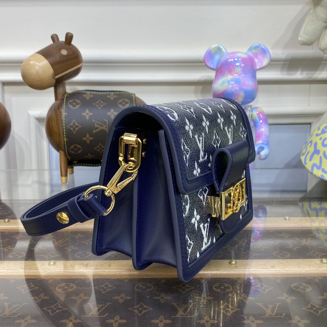 #m22826 l**is V*t*n monogram mini dauphine handbag-blue
