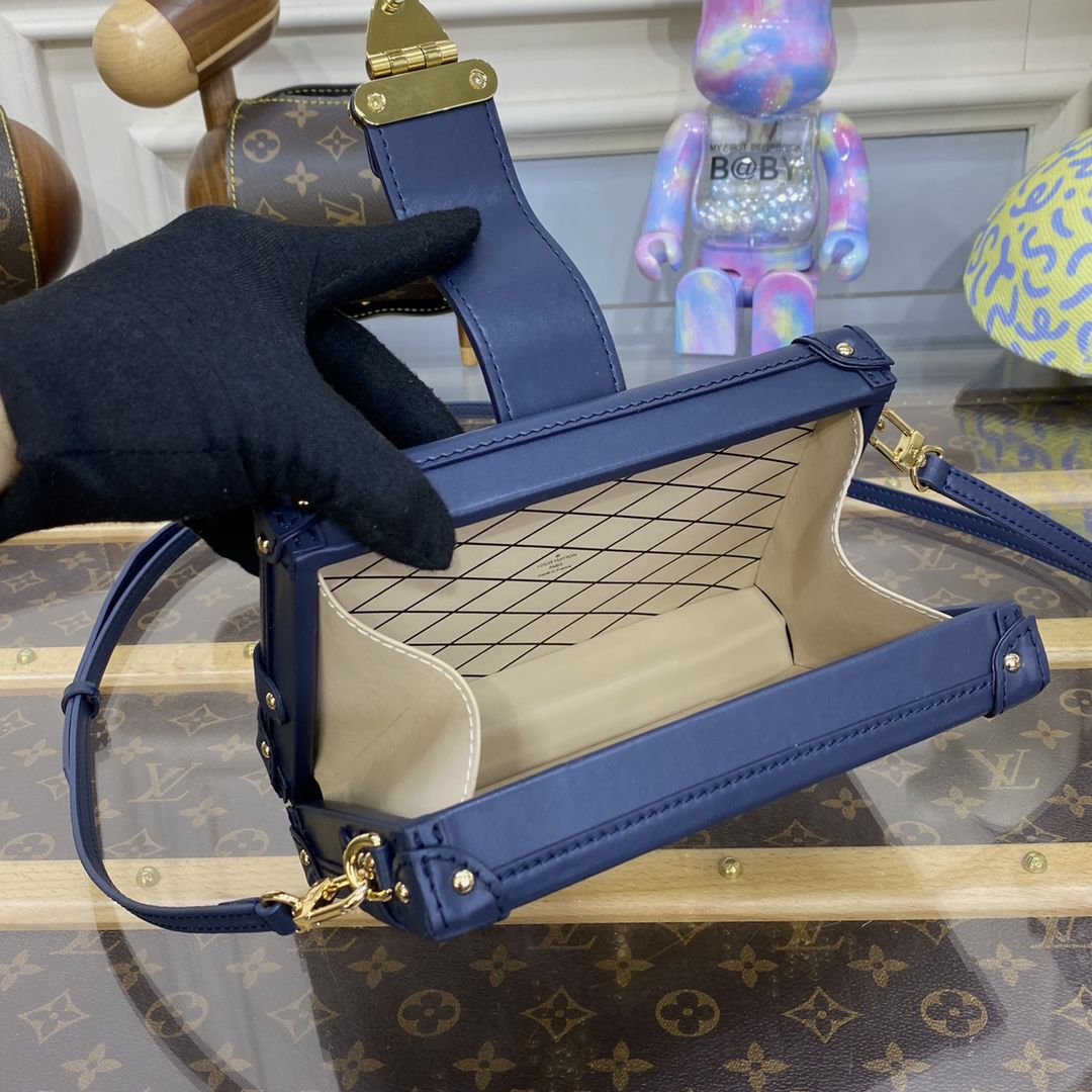 #m22882 l**is V*t*n monogram petite malle handbag-blue