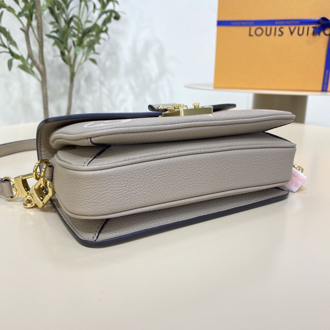 #m23081 l**is V*t*n monogram empreinte pochette métis east west