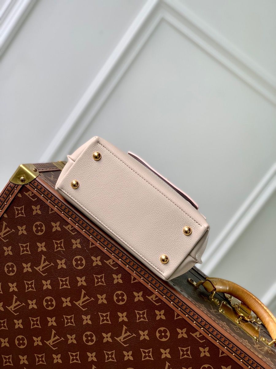 m23422 l**is V*t*n leather lockme ever mini handbag