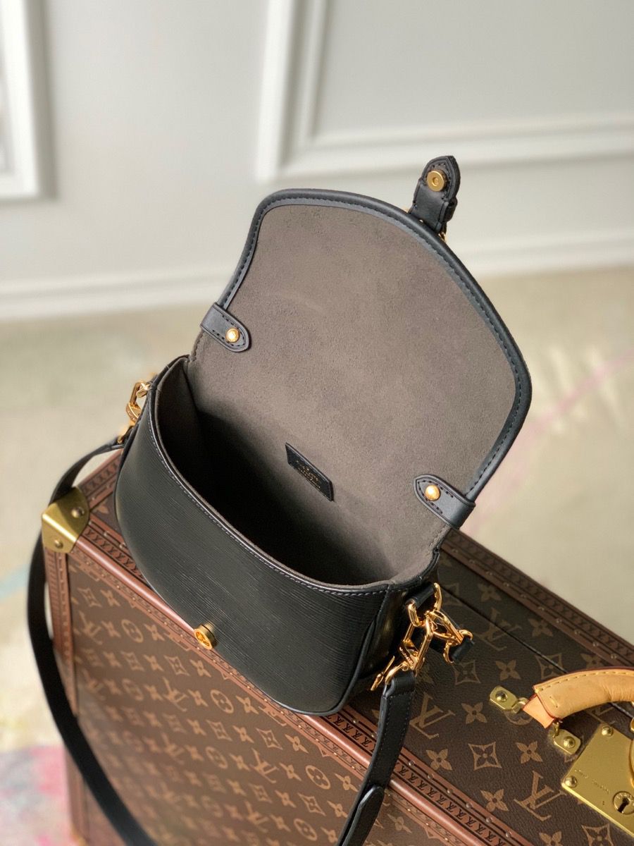 m23469 l**is V*t*n epi leather saumur bb black