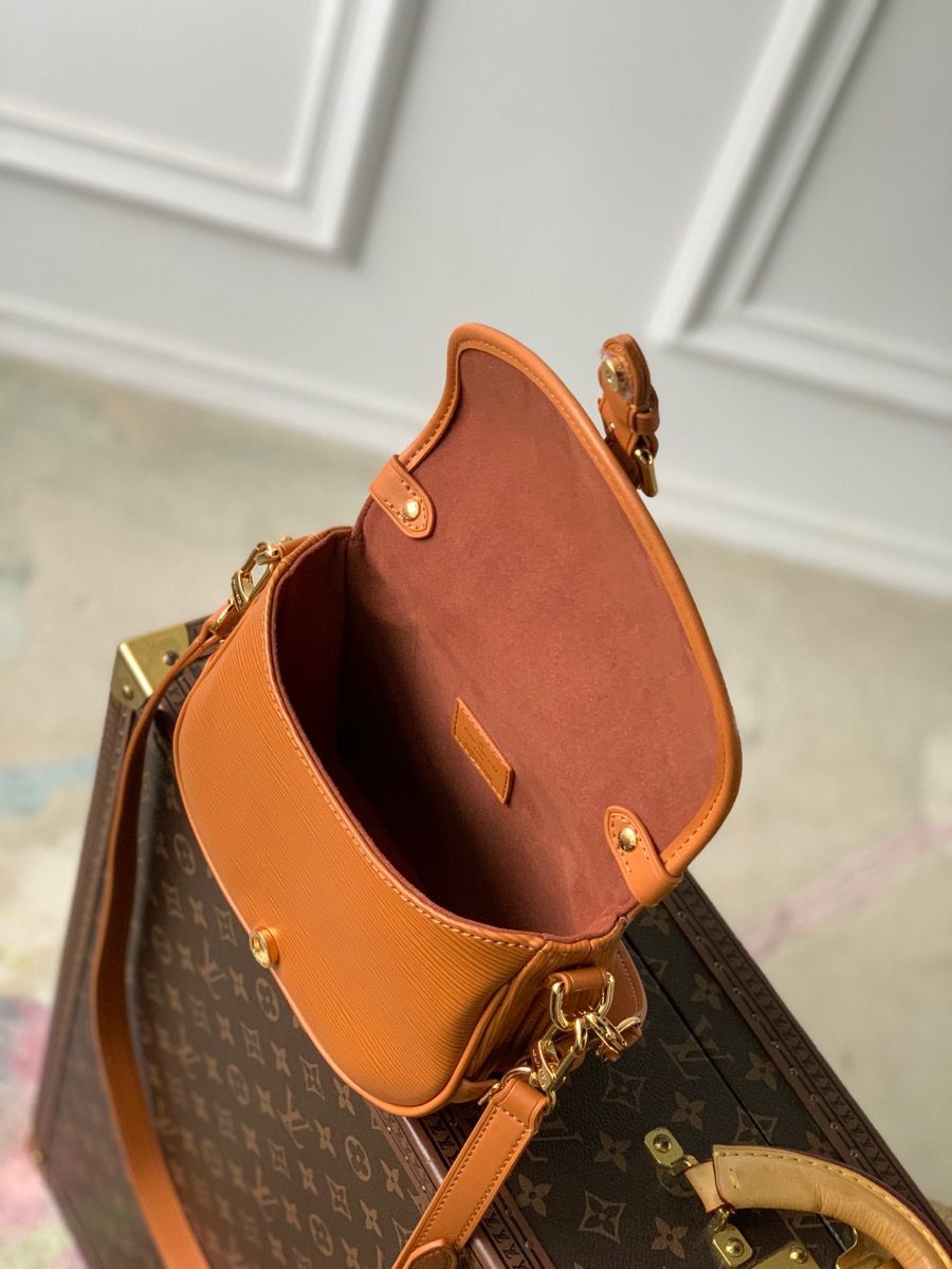m23469 l**is V*t*n epi leather saumur bb camel