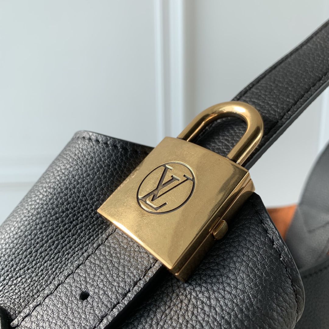 m23532 l**is V*t*n leather low key hobo pm bag_black