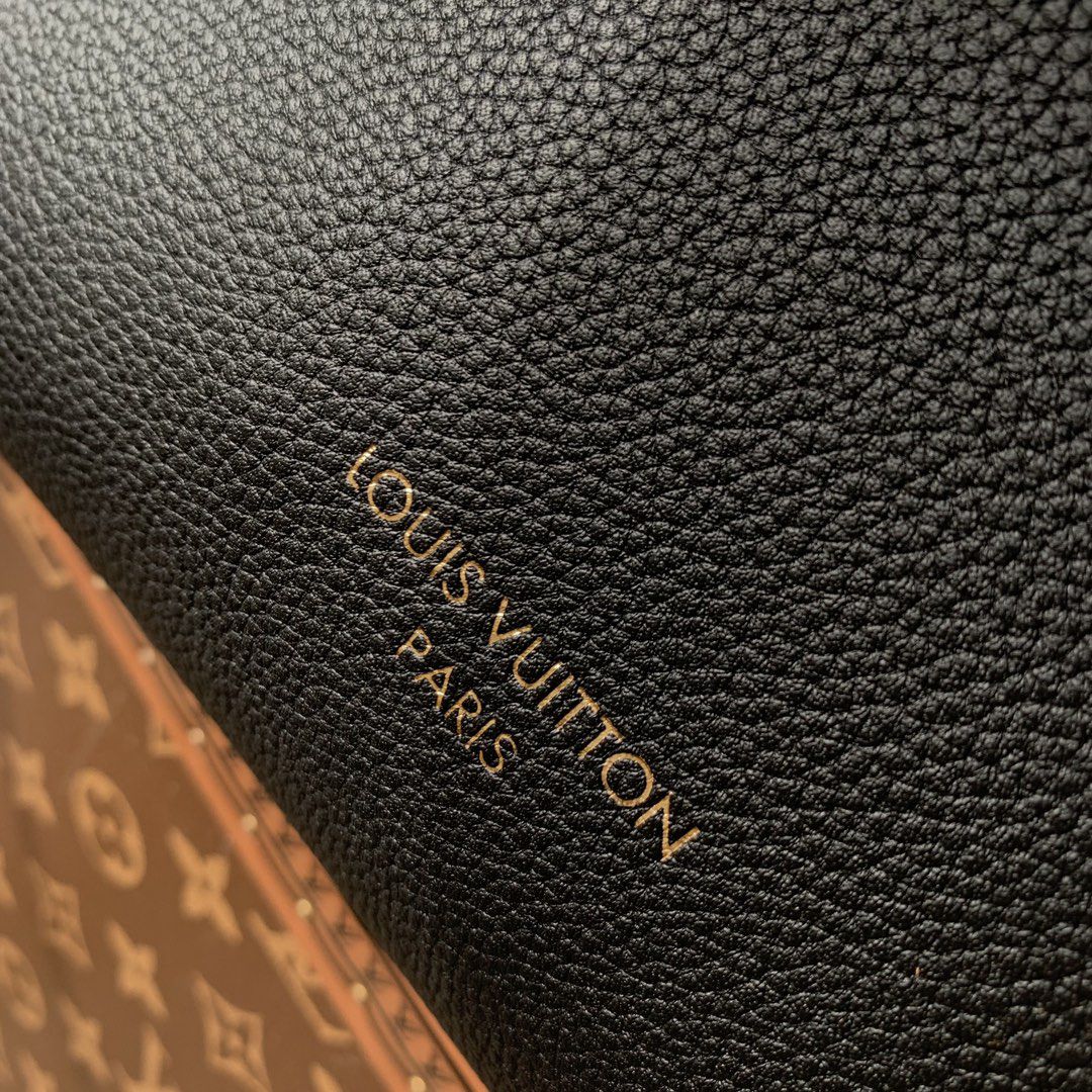 m23532 l**is V*t*n leather low key hobo pm bag_black
