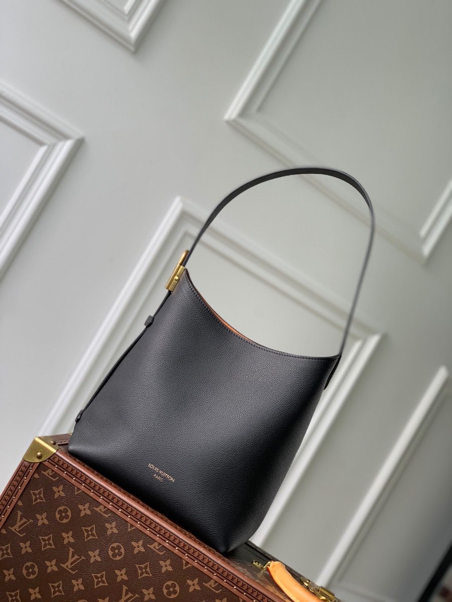 m23532 l**is V*t*n leather low key hobo pm bag_black