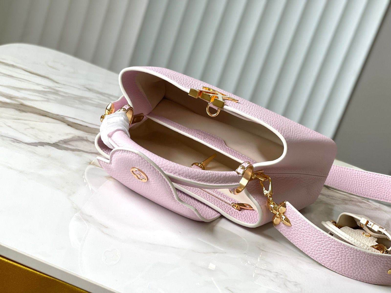 #m24120 l**is V*t*n capucines bb handbag