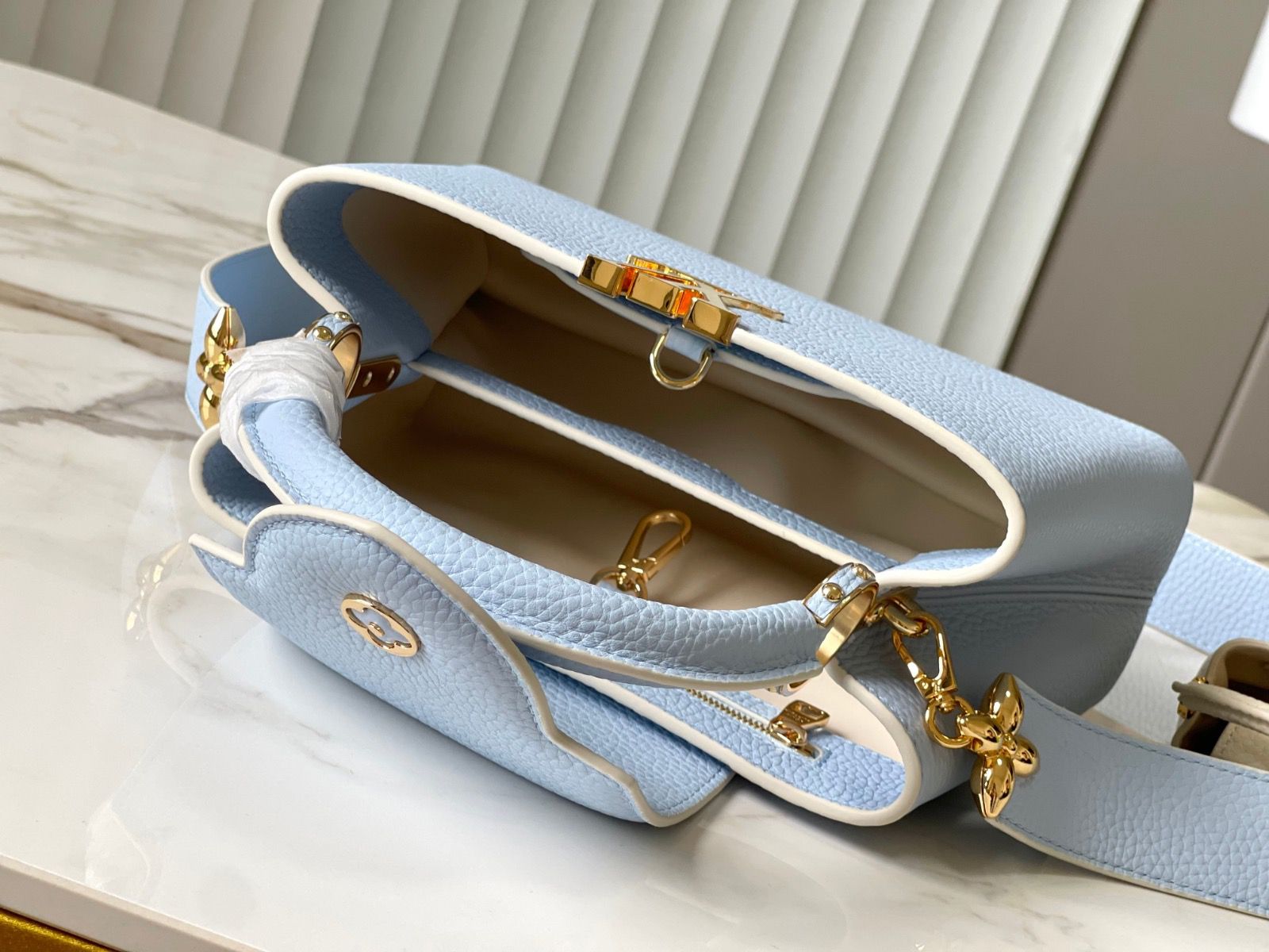 #m24575 l**is V*t*n capucines bb handbag