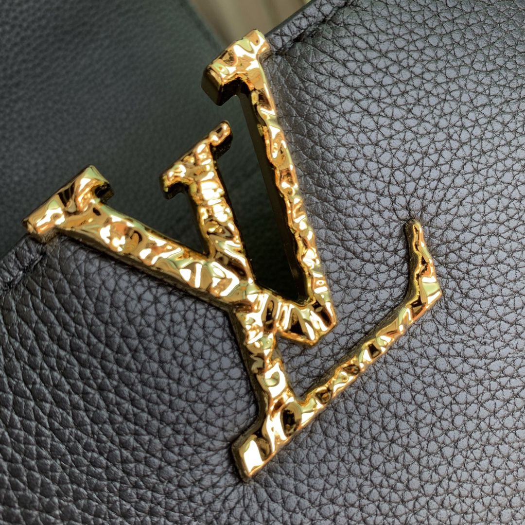 #m24664 l**is V*t*n capucines east-west mm handbag