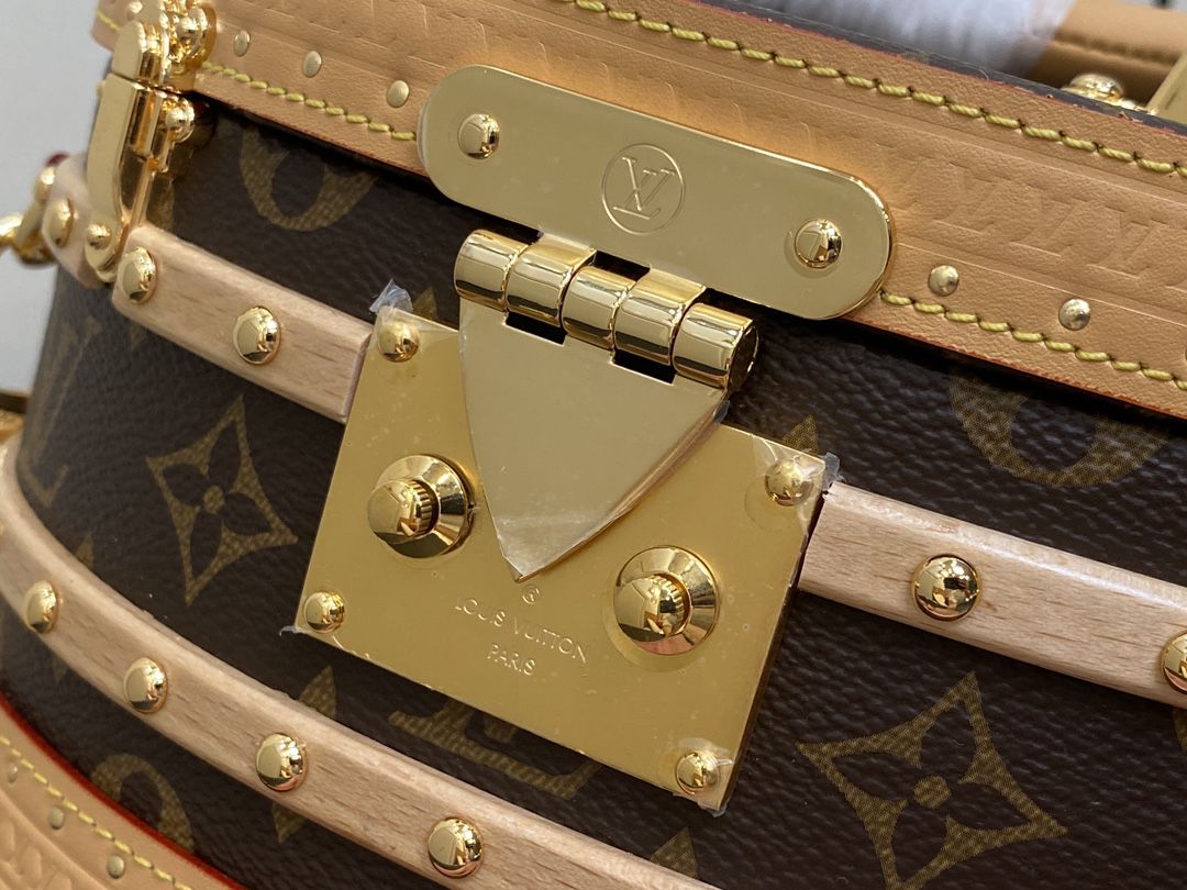 #m24843 l**is V*t*n monogram canvas ellis handbag