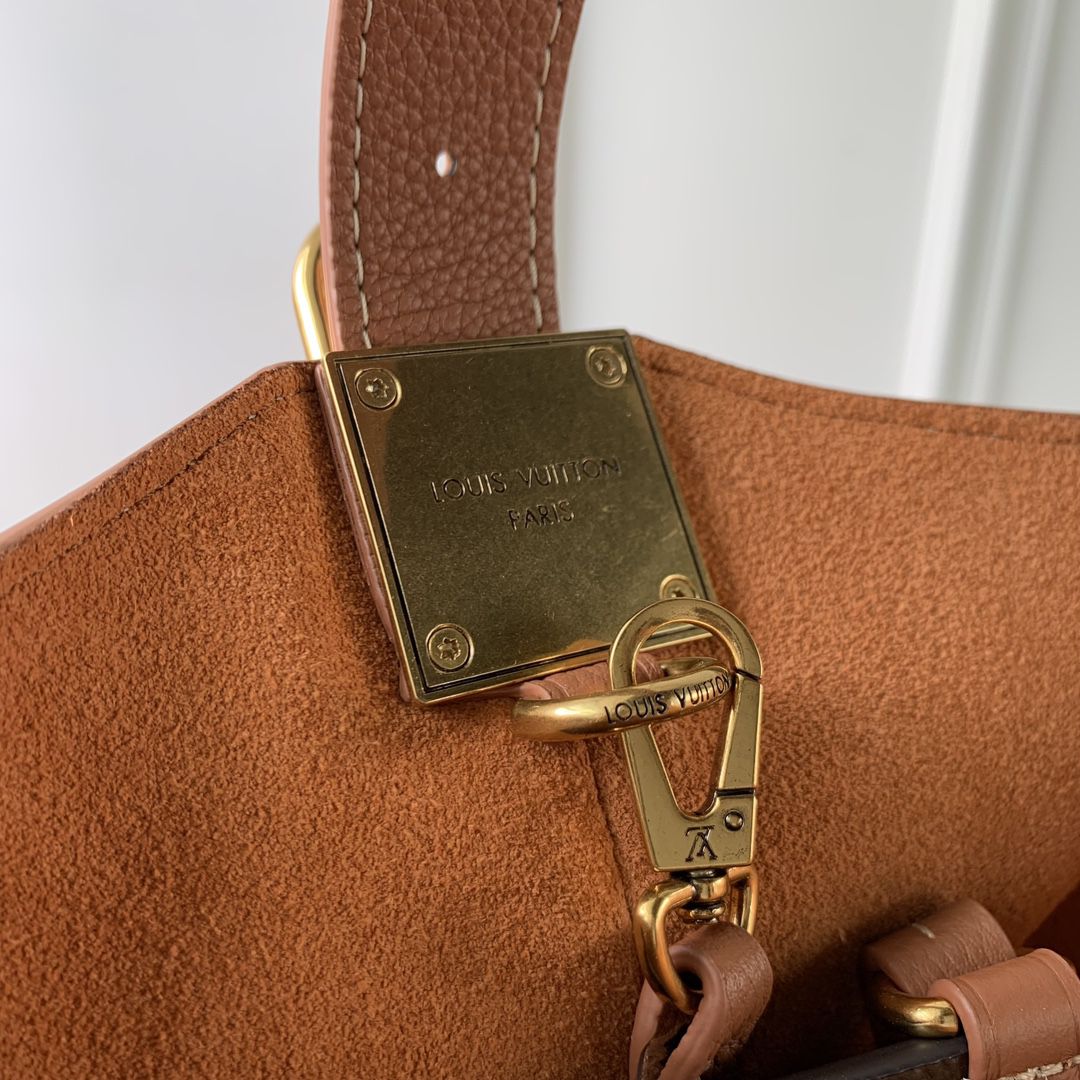m25354 l**is V*t*n leather low key hobo pm bag_brown