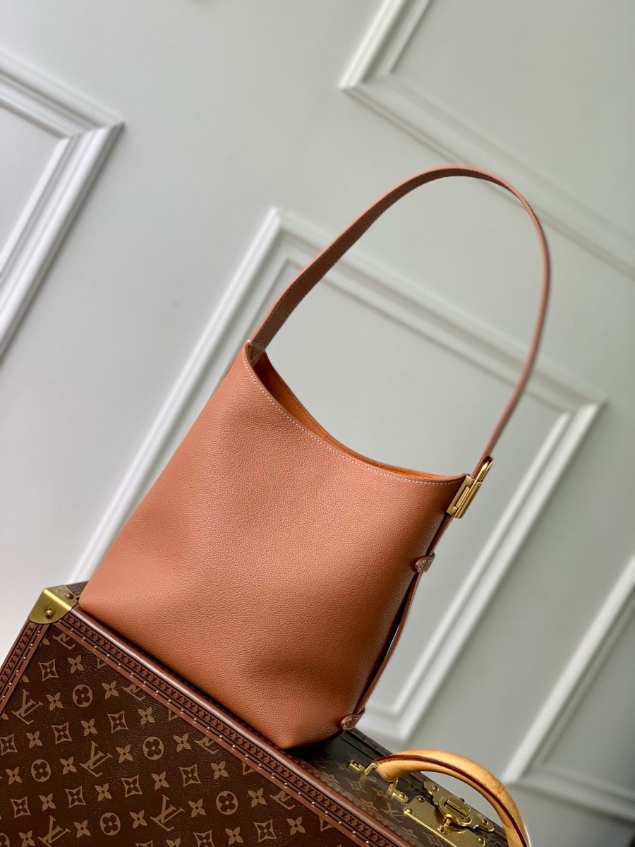 m25354 l**is V*t*n leather low key hobo pm bag_brown