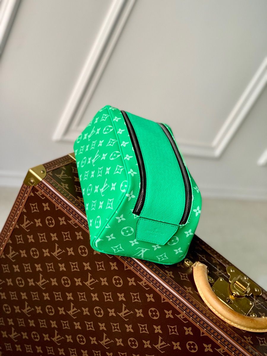 m31013 l**is V*t*n monogram canvas taigarama dopp kit green