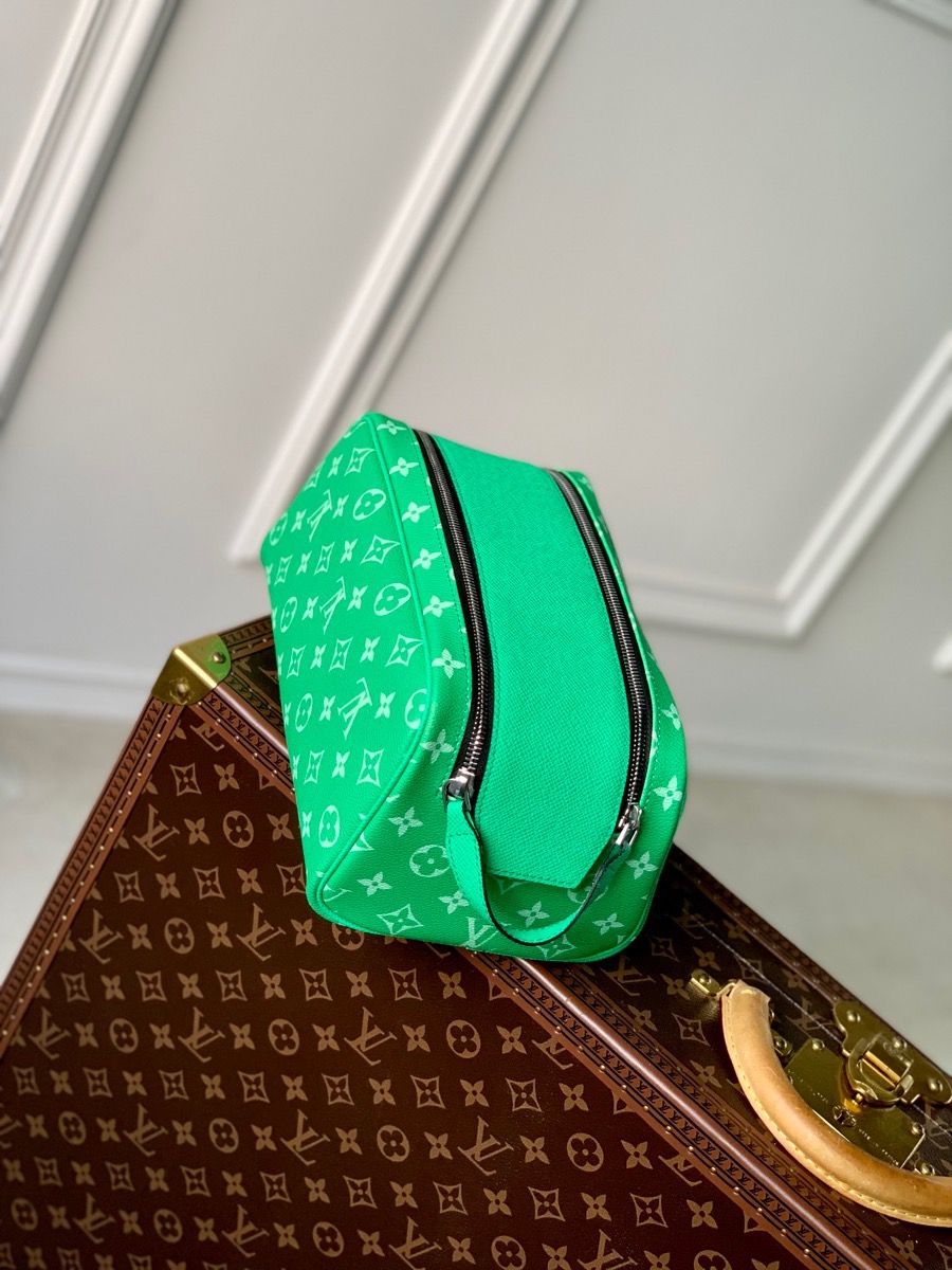 m31013 l**is V*t*n monogram canvas taigarama dopp kit green