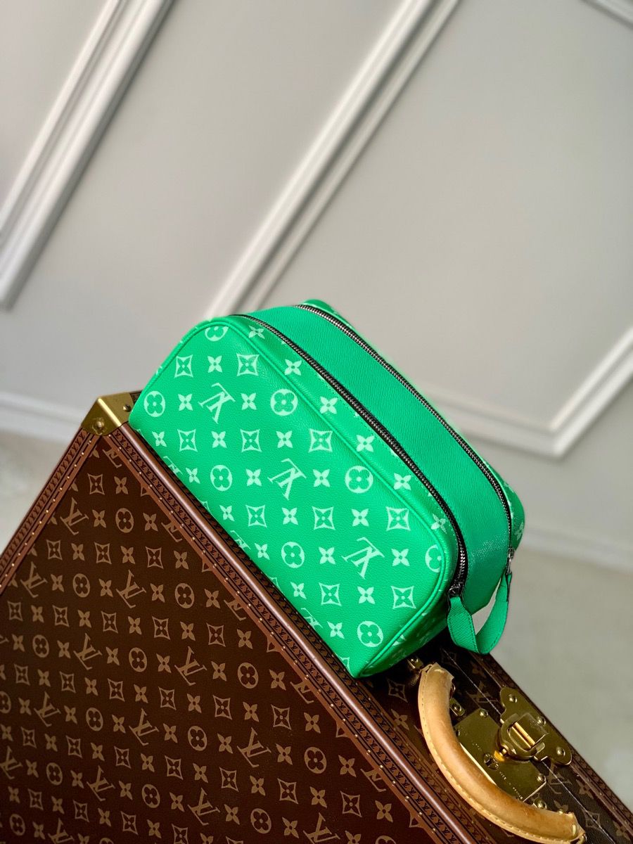 m31013 l**is V*t*n monogram canvas taigarama dopp kit green
