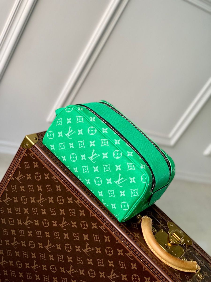 m31013 l**is V*t*n monogram canvas taigarama dopp kit green