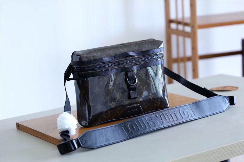 #m43895 l**is V*t*n 2018 men messenger pm-monogram glaze