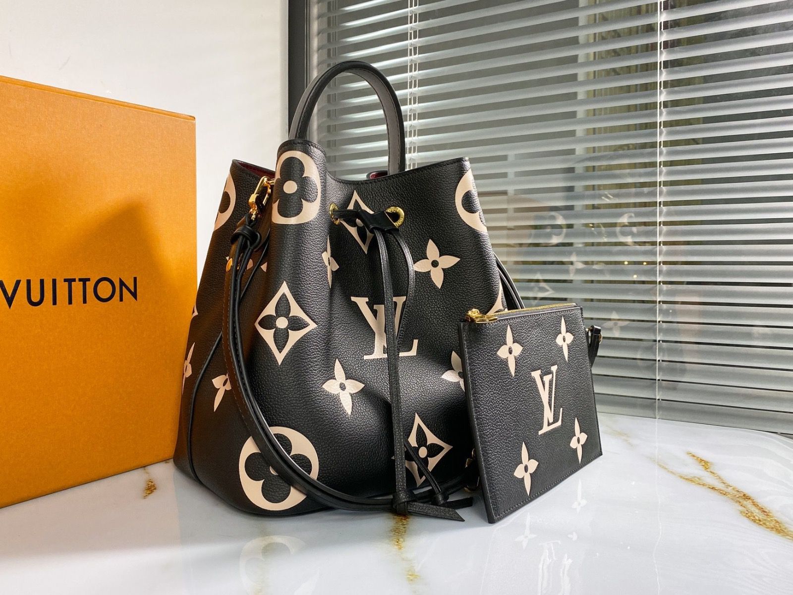 #m45497 l**is V*t*n monogram empreinte néonoé mm-black
