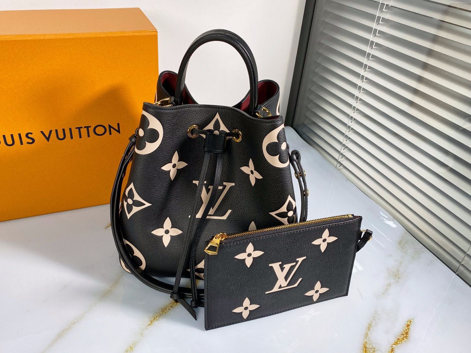 #m45497 l**is V*t*n monogram empreinte néonoé mm-black