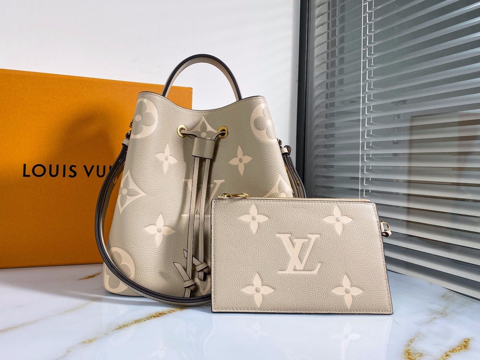 #m45555 l**is V*t*n monogram empreinte néonoé mm-tourterelle