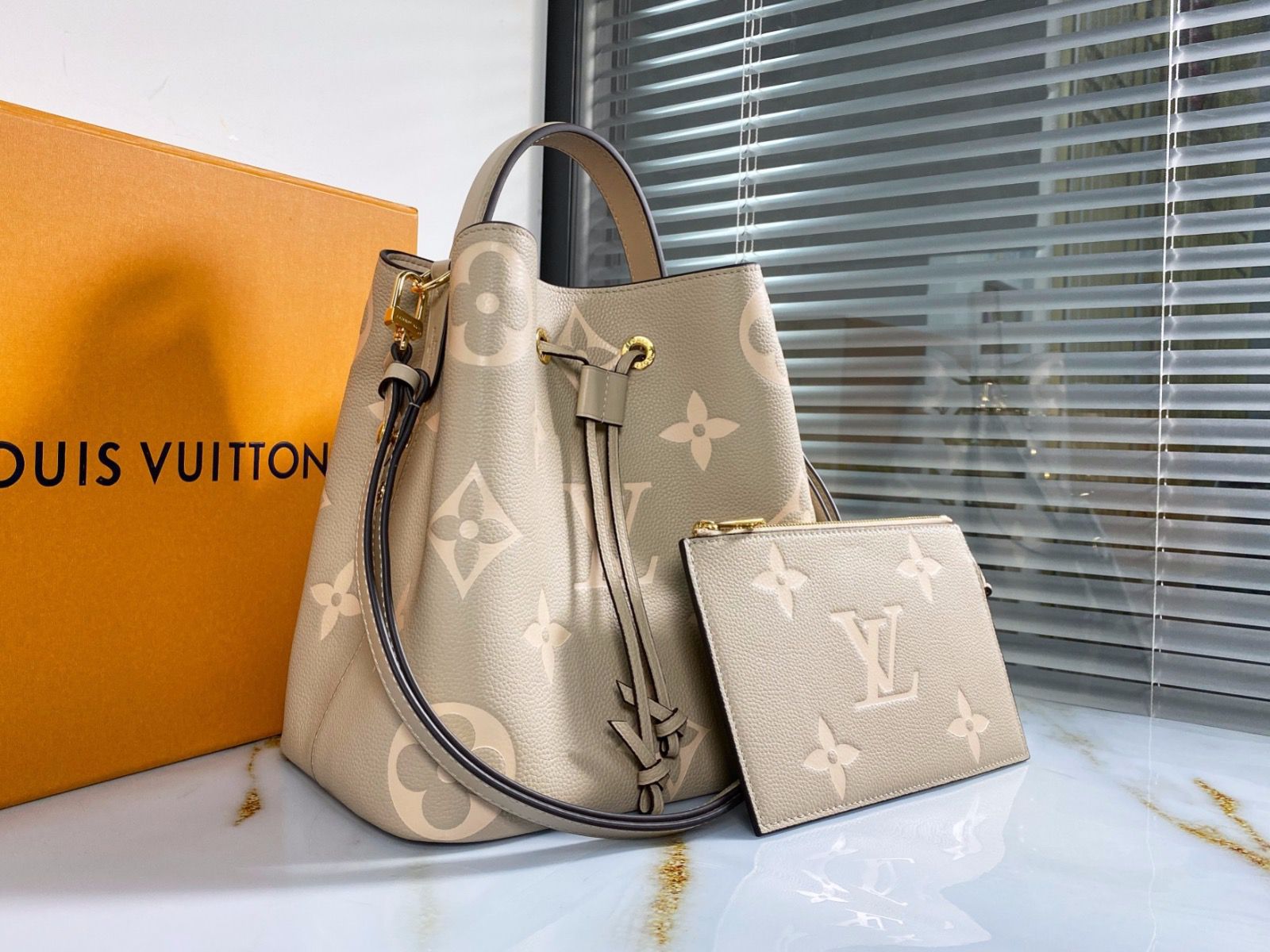 #m45555 l**is V*t*n monogram empreinte néonoé mm-tourterelle
