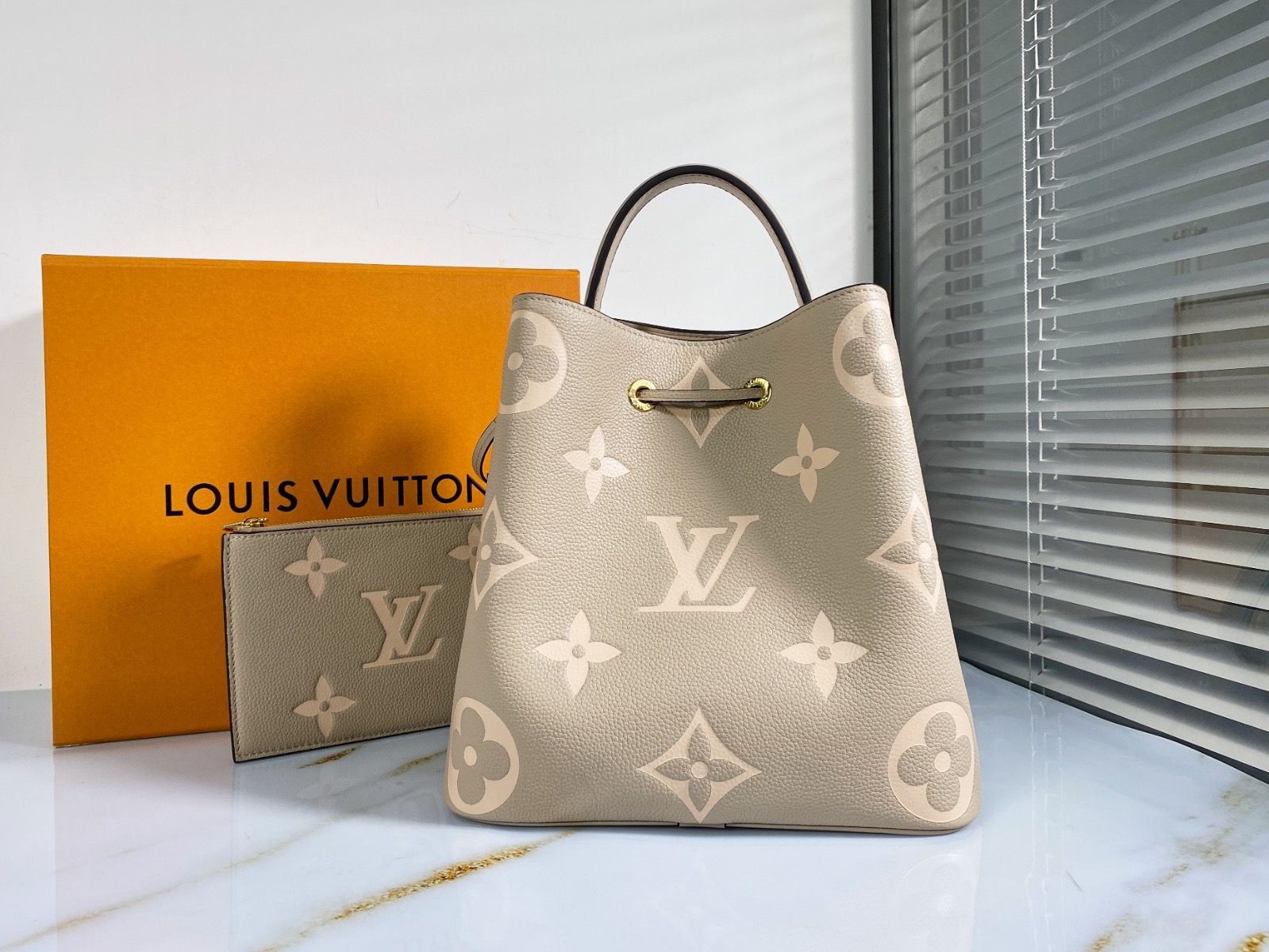#m45555 l**is V*t*n monogram empreinte néonoé mm-tourterelle