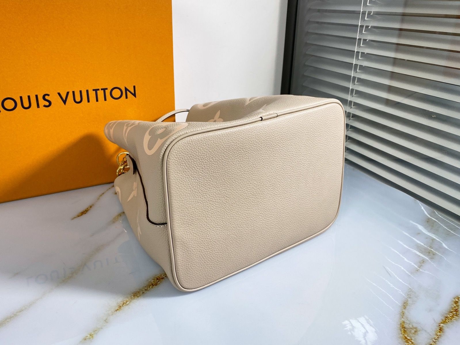 #m45555 l**is V*t*n monogram empreinte néonoé mm-tourterelle
