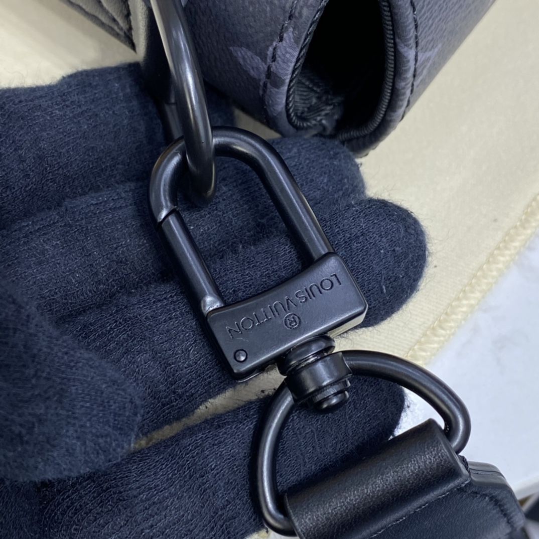 #m45727 l**is V*t*n monogram eclipse trunk messenger