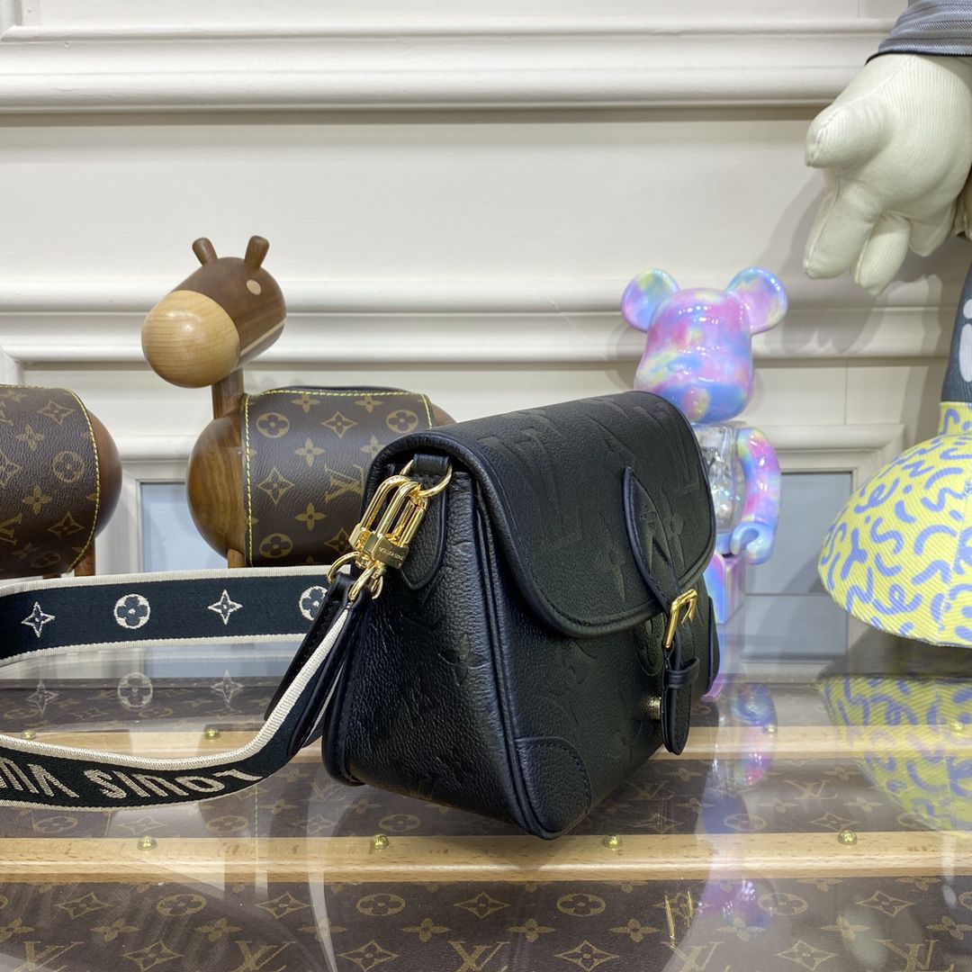 #m46386 l**is V*t*n monogram empreinte diane satchel