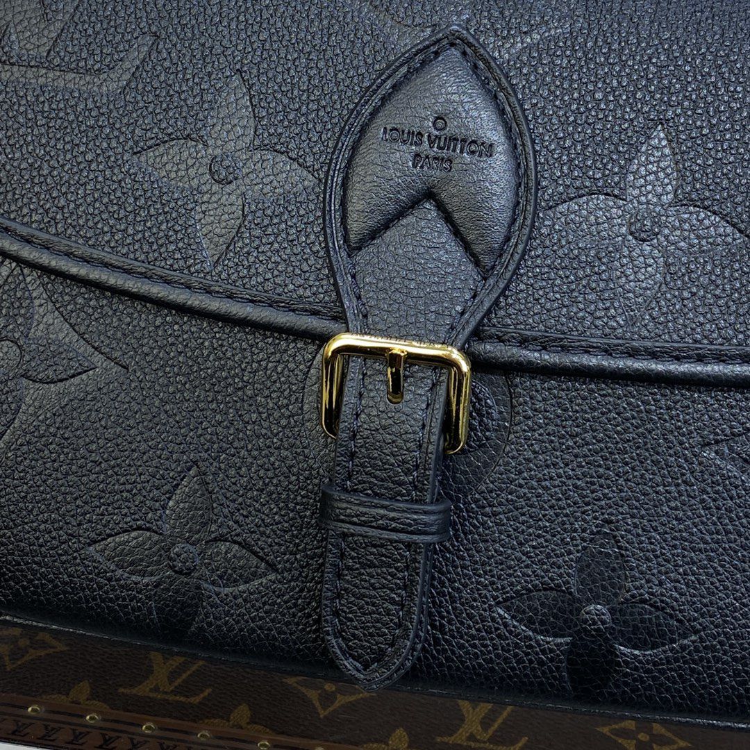 #m46386 l**is V*t*n monogram empreinte diane satchel