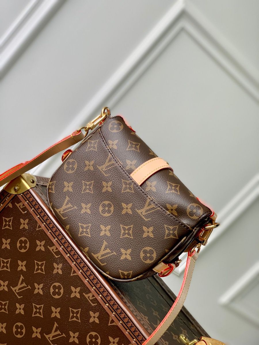 m46740 l**is V*t*n monogram canvas saumur bb handbag