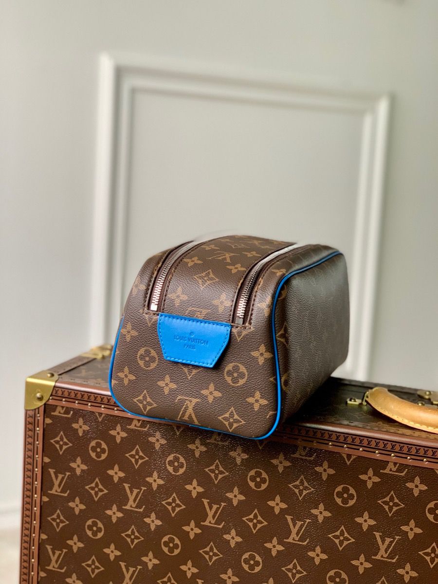 m46763 l**is V*t*n monogram macassar canvas dopp kit toiletry blue