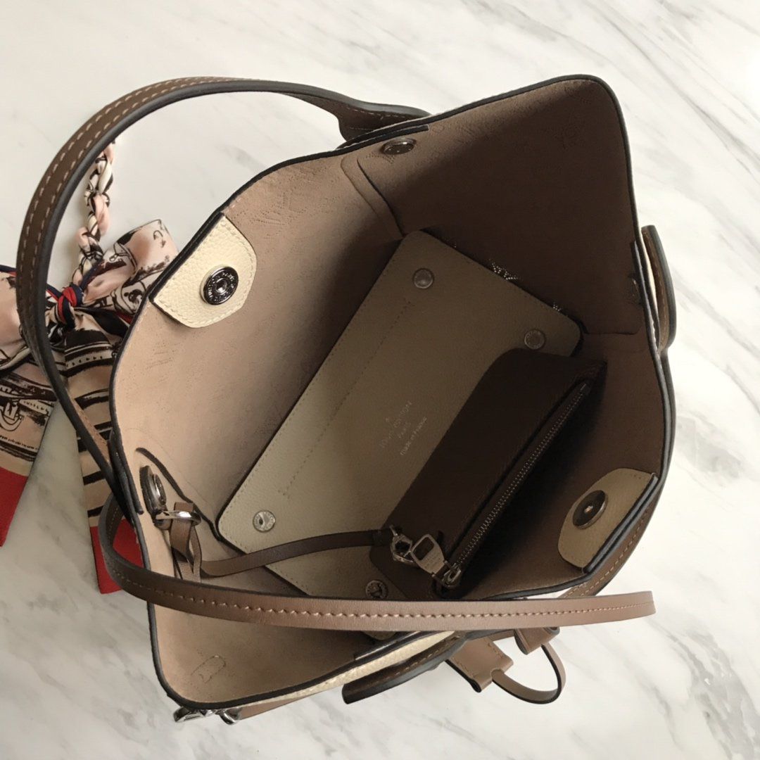 #m51950 l**is V*t*n mahina leather hina pm-crème beige