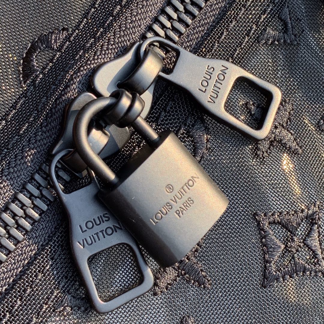 #m53971 l**is V*t*n 2019 monogram-embossed keepall bandouliere 50