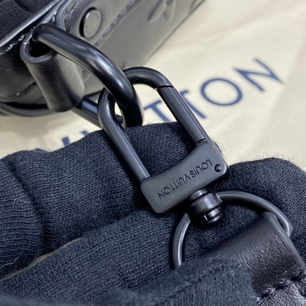 #m57960 l**is V*t*n monogram seal keepall xs-black