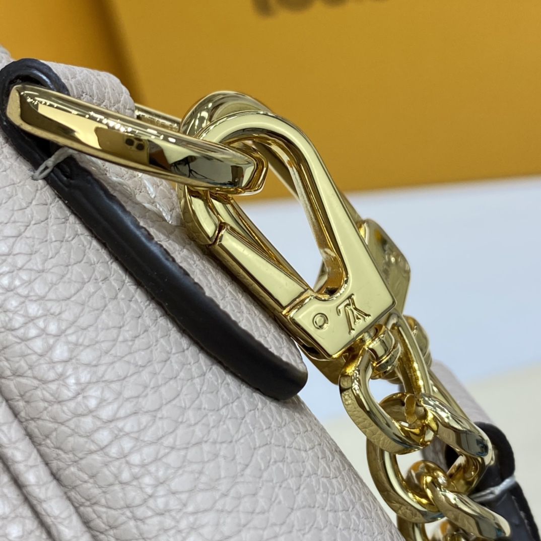 #m58554 l**is V*t*n grained calf leather lockme tender