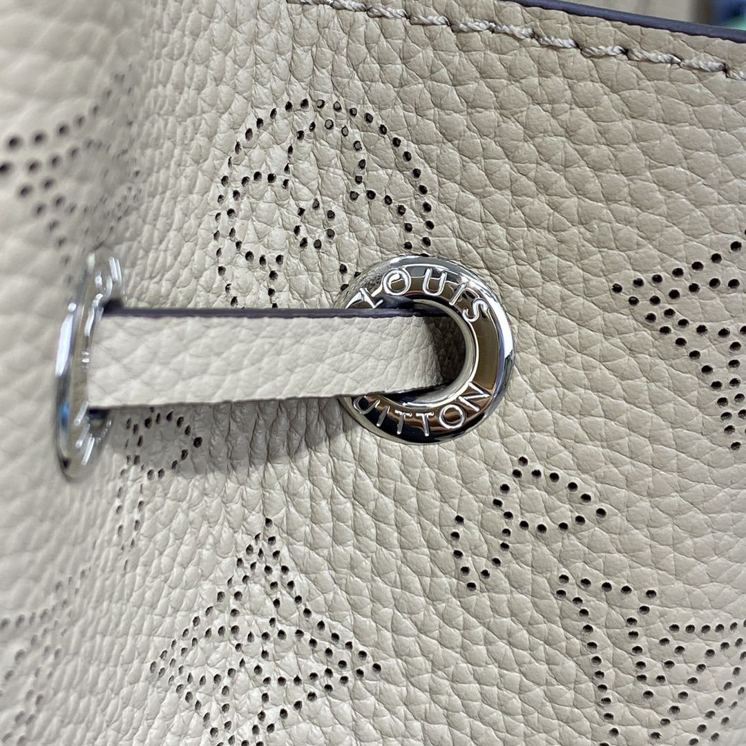 #m59201 l**is V*t*n mahina calf bella tote