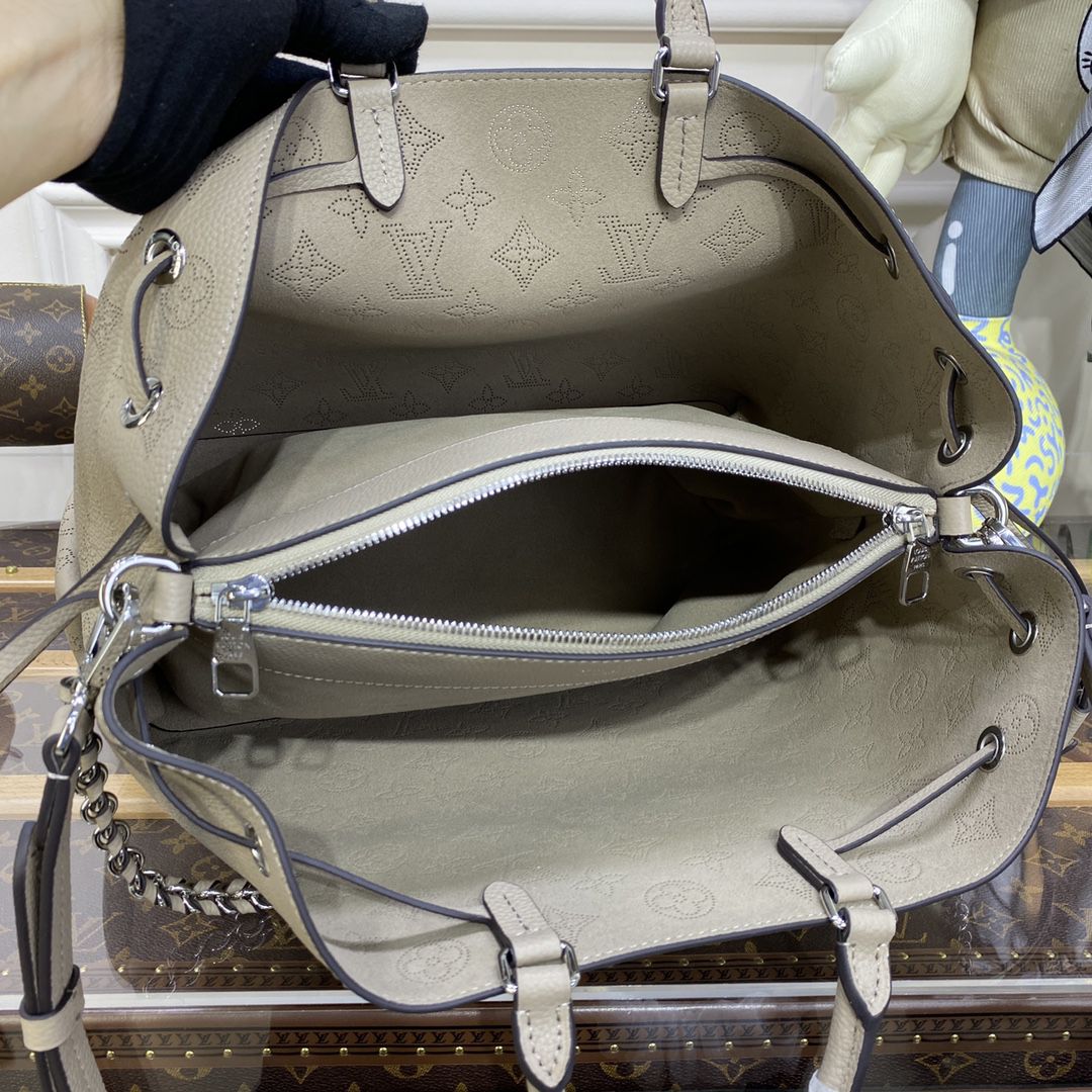 #m59201 l**is V*t*n mahina calf bella tote