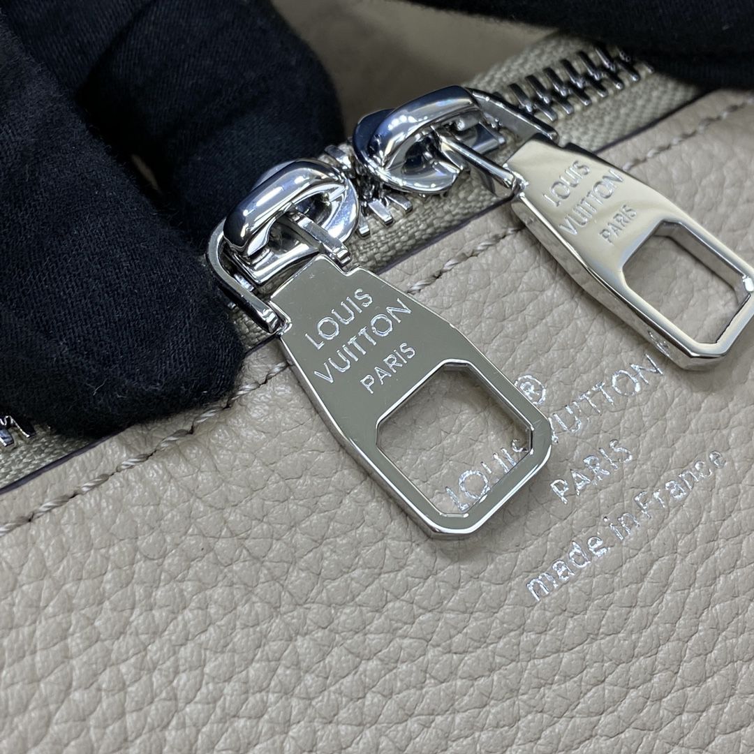 #m59201 l**is V*t*n mahina calf bella tote